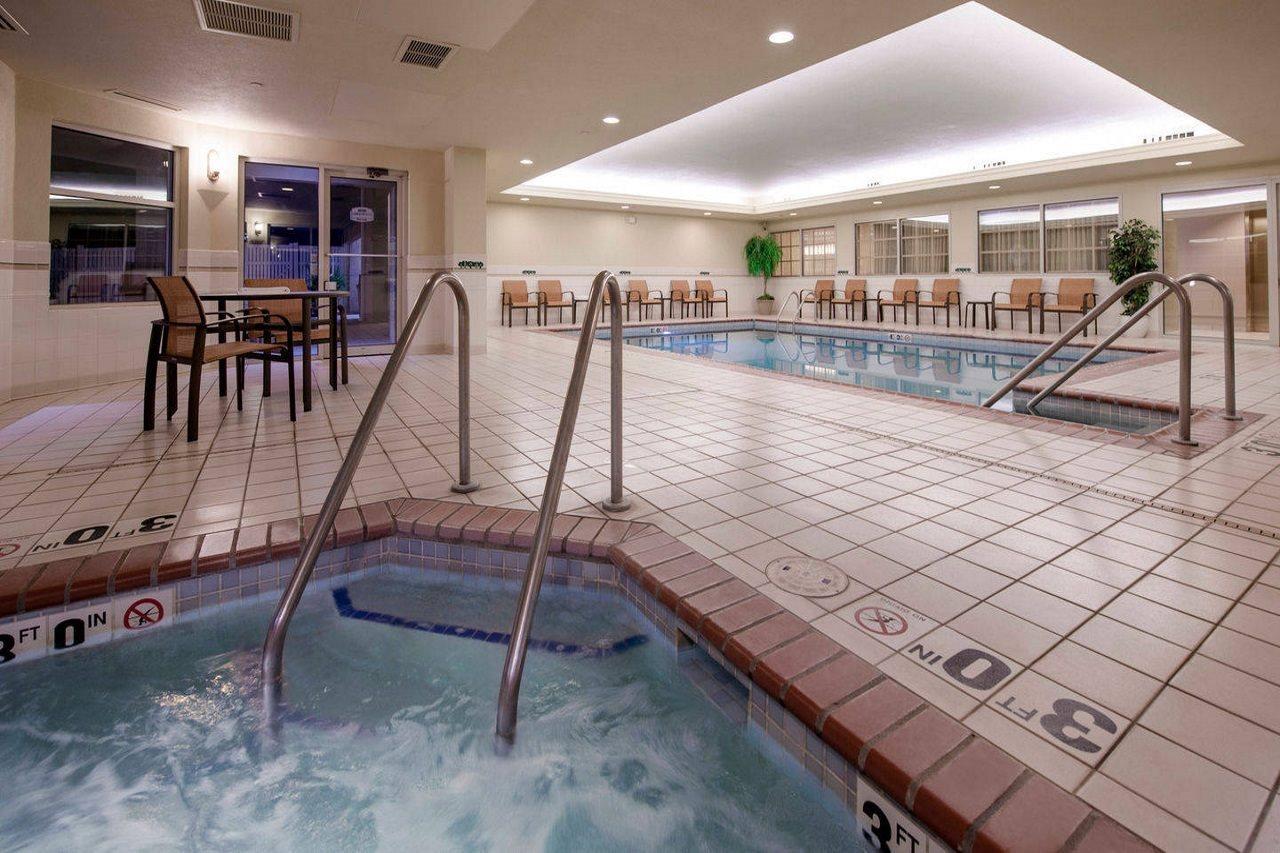 Courtyard Wausau Luaran gambar