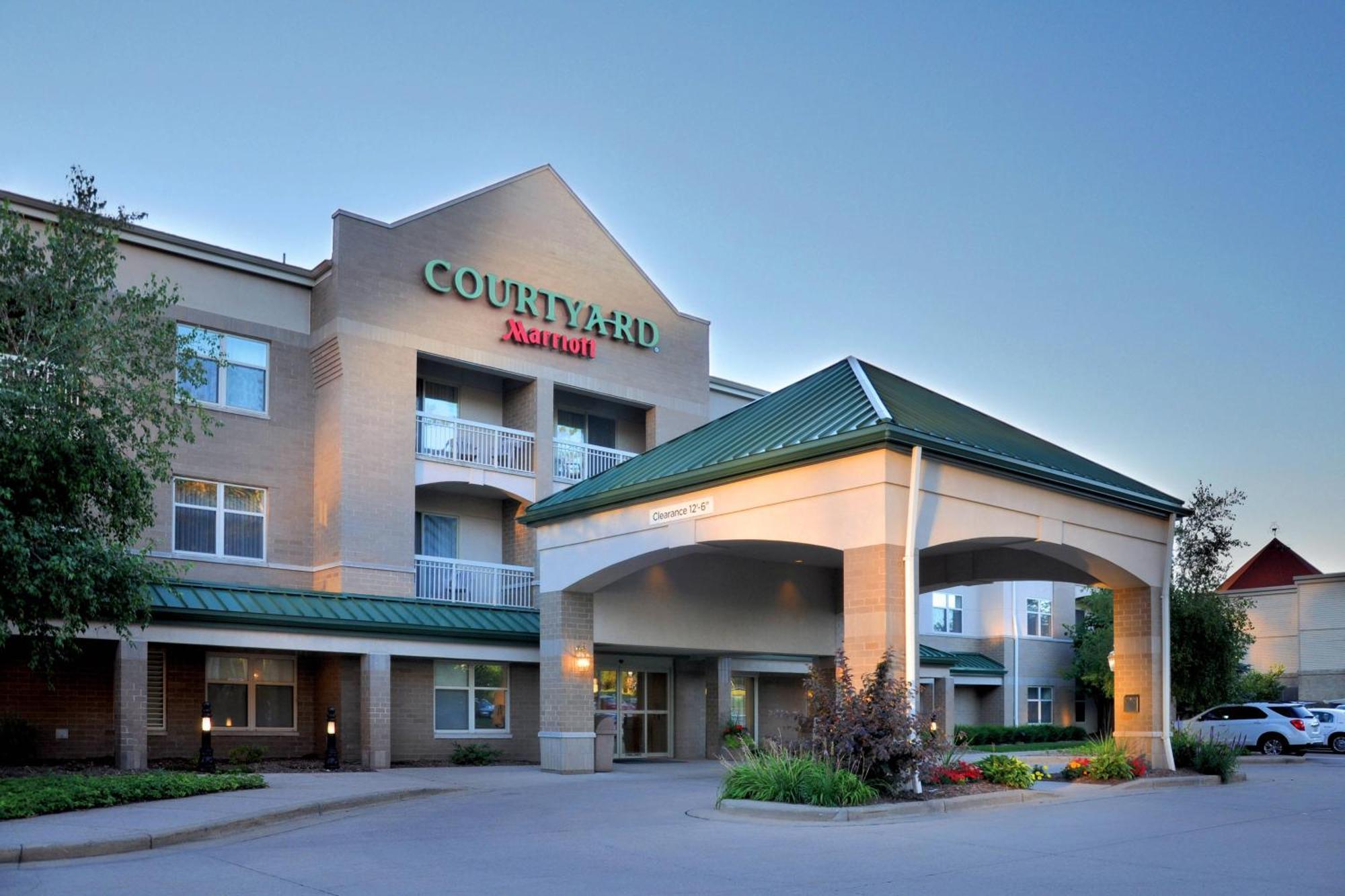 Courtyard Wausau Luaran gambar