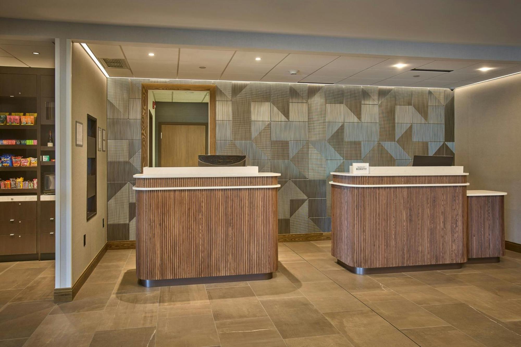 Courtyard Wausau Luaran gambar