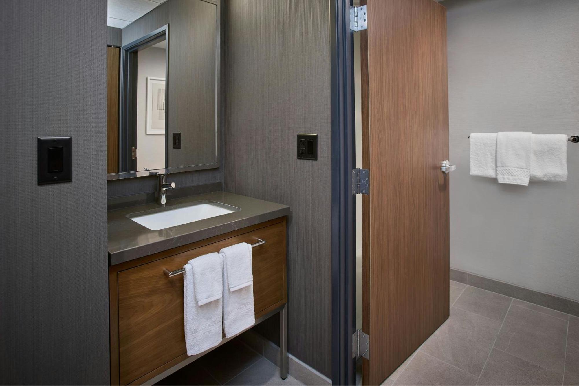 Courtyard Wausau Luaran gambar