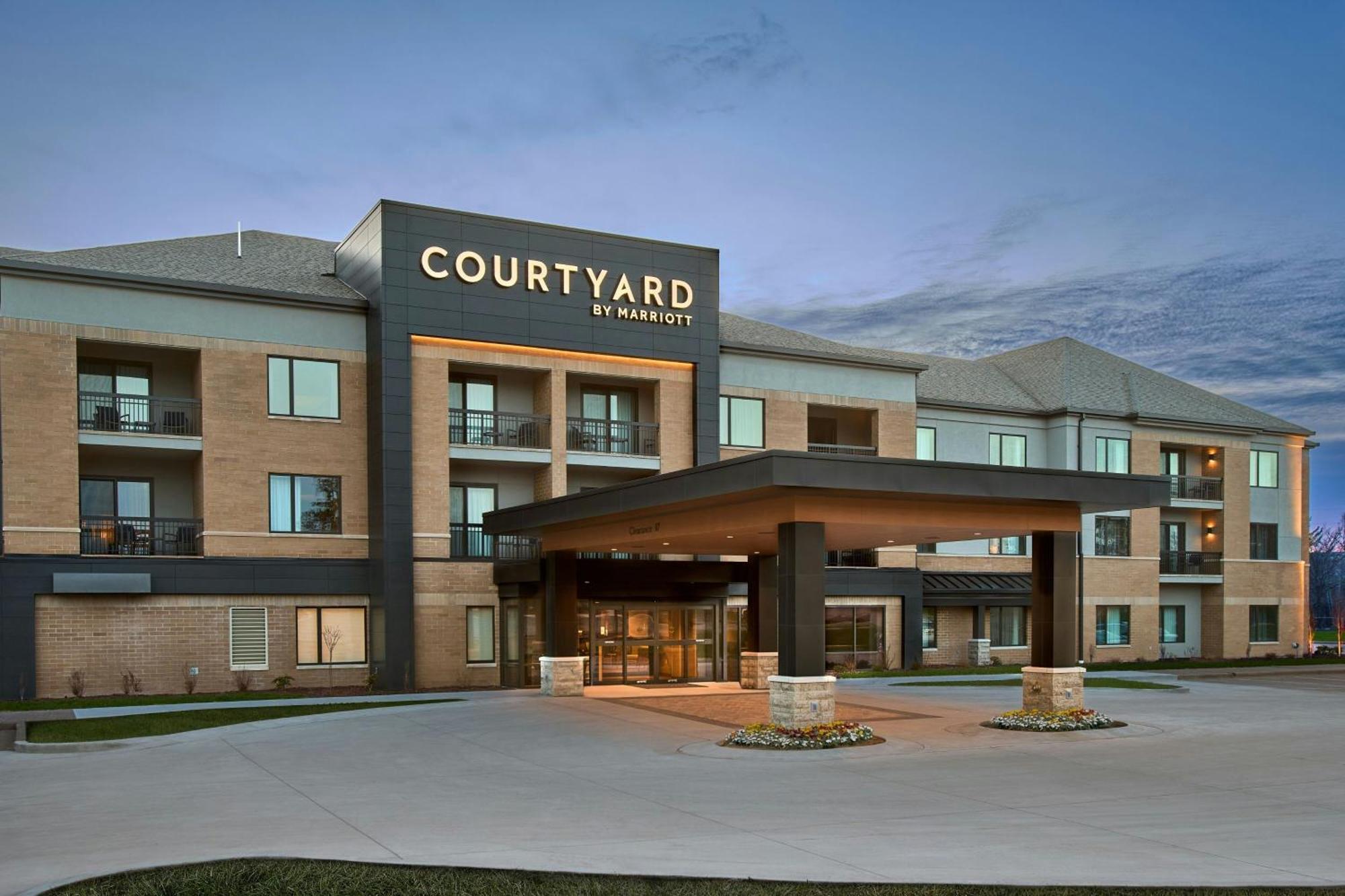 Courtyard Wausau Luaran gambar