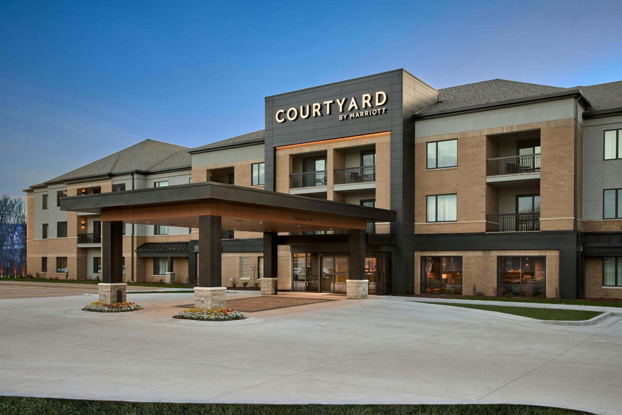 Courtyard Wausau Luaran gambar